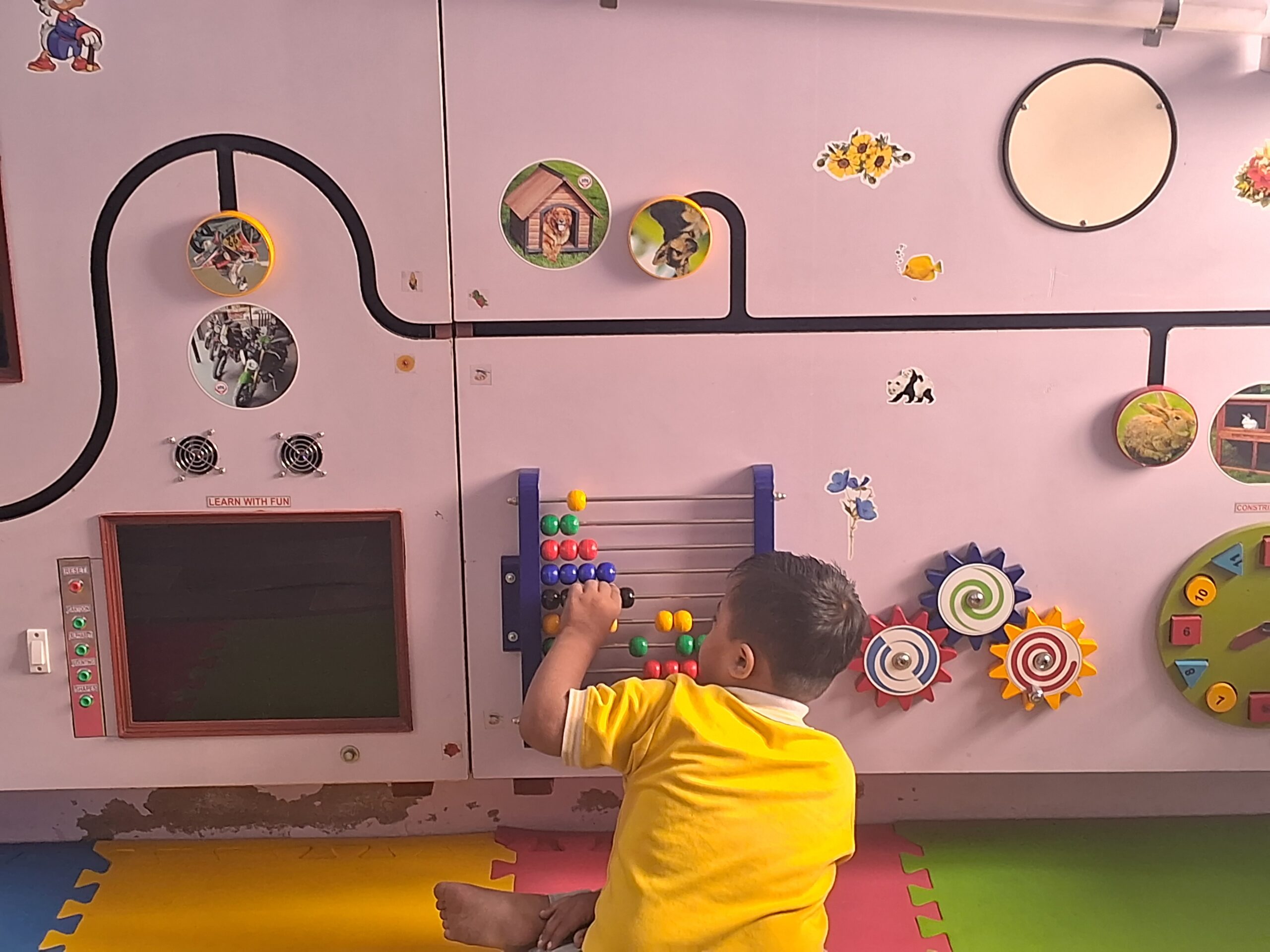 Children learning at Swavlamban Foundation